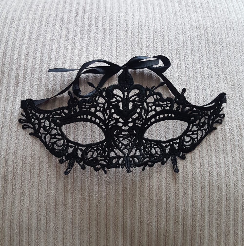 Black Lace Masquerade Mask Elegant, Halloween, Festival - Picture 7 of 7